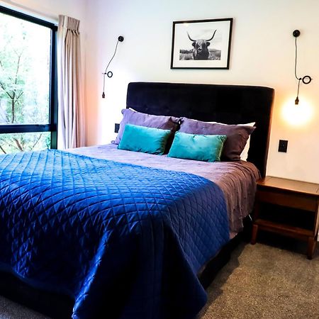 Black Barn Modern: Luxe Martinborough Escape 외부 사진