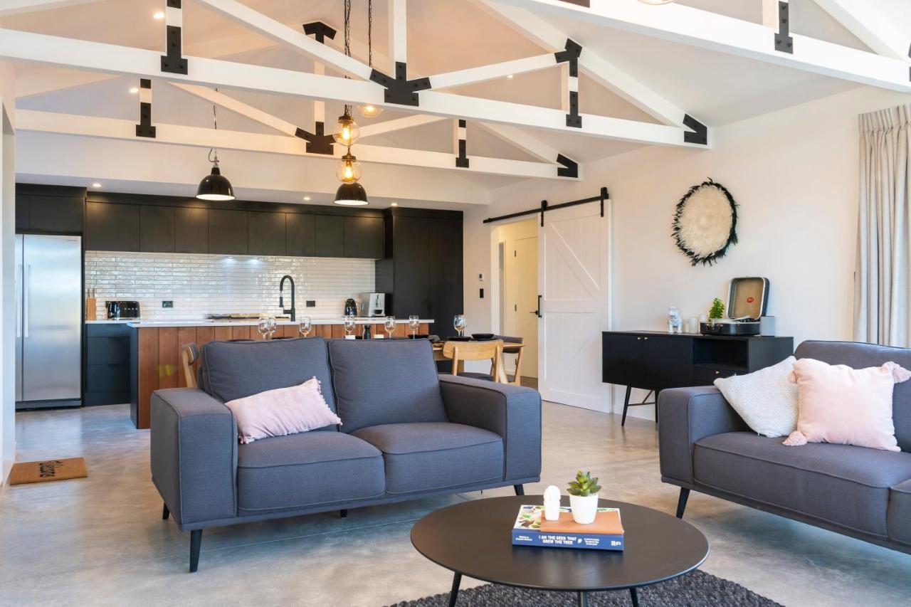 Black Barn Modern: Luxe Martinborough Escape 외부 사진