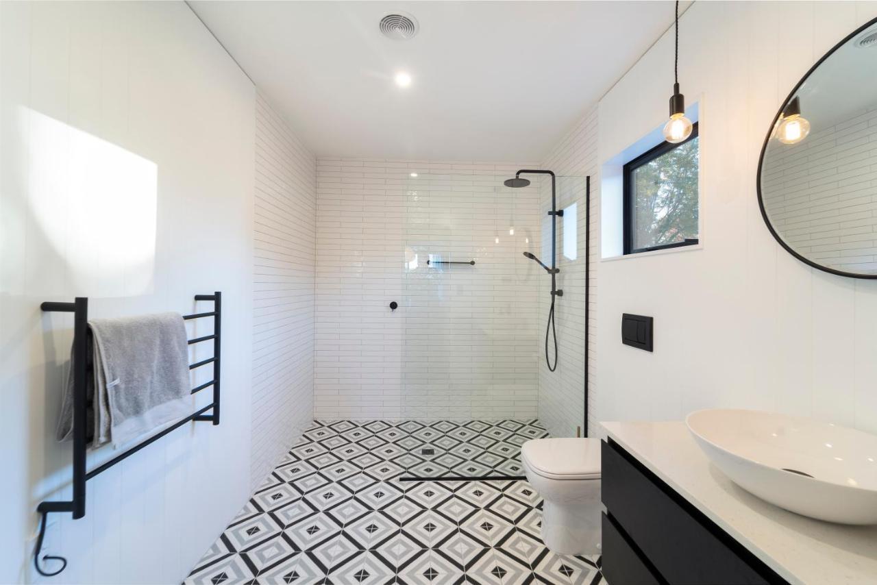 Black Barn Modern: Luxe Martinborough Escape 외부 사진