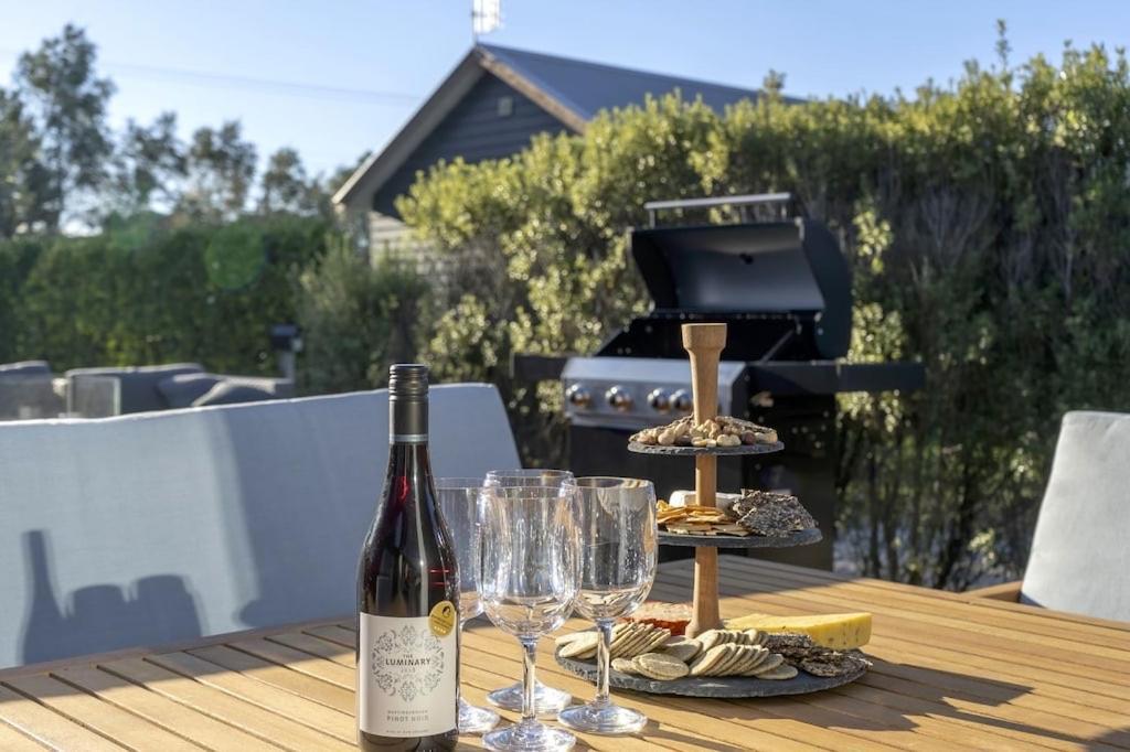 Black Barn Modern: Luxe Martinborough Escape 외부 사진