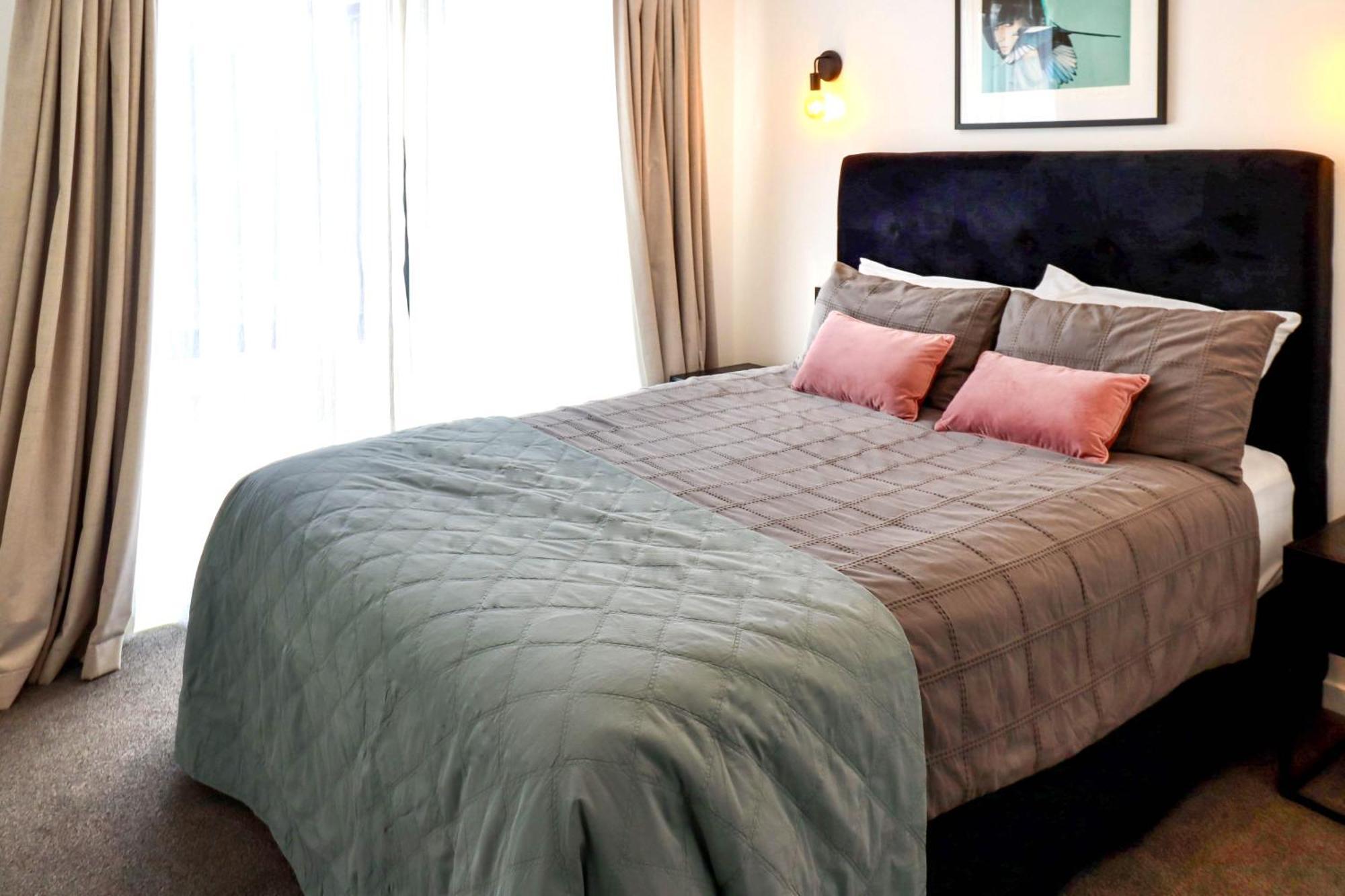 Black Barn Modern: Luxe Martinborough Escape 외부 사진