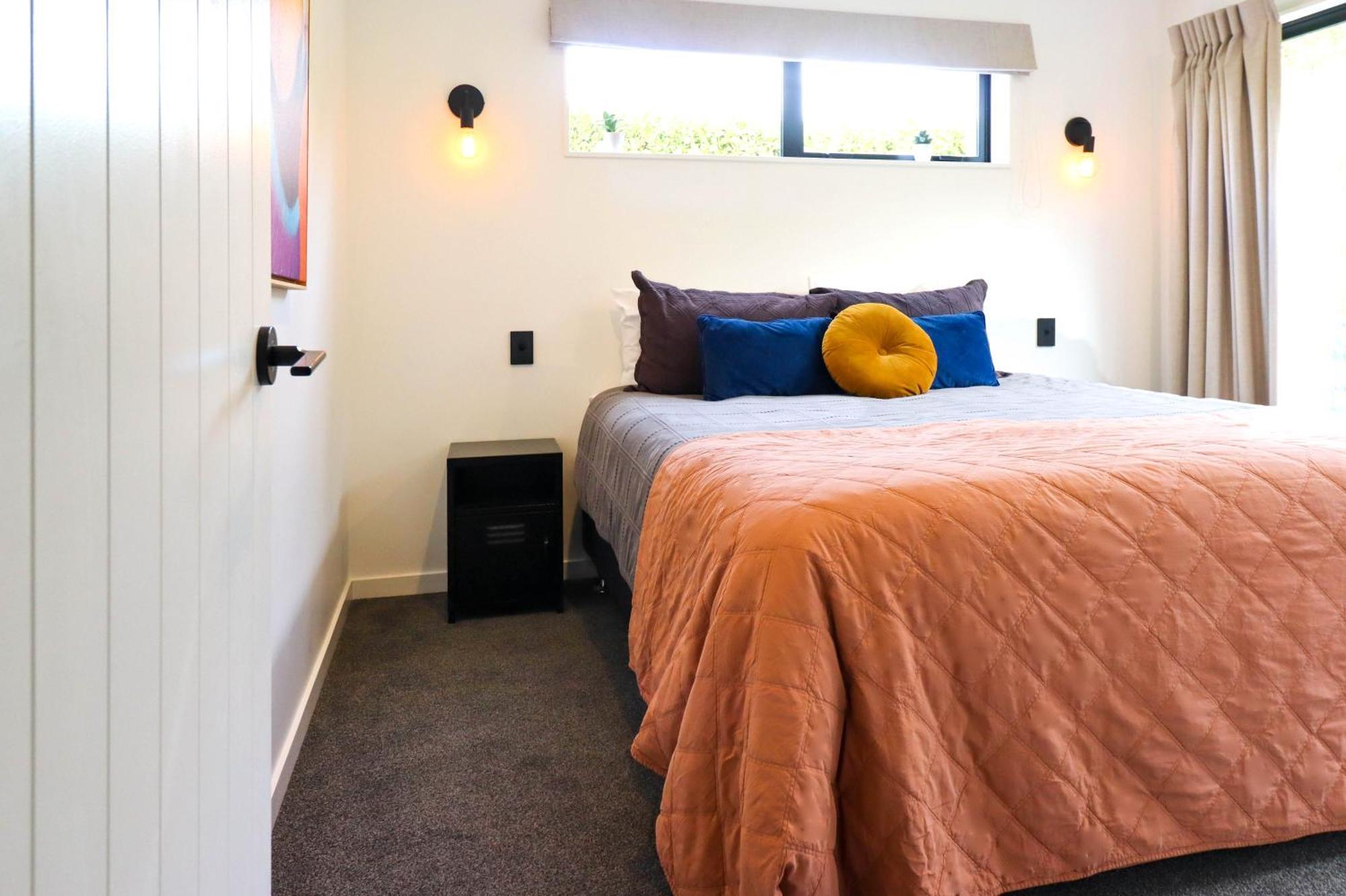 Black Barn Modern: Luxe Martinborough Escape 외부 사진
